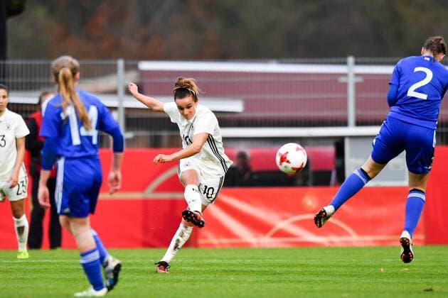 Lina Magull Germany Germany DFB 10 on shooting Soccer World Cup 2019 Qualification Germany Faroe Islands xmkx