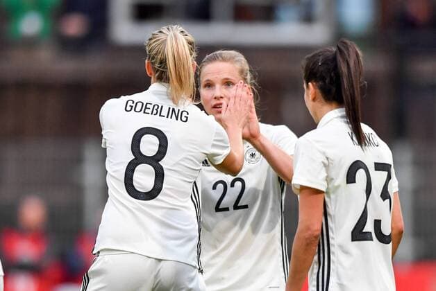 Cheerleader celebrate happy cheer Goal Celebration after 10 0 World Cup 2019 Qualification Germany Faroe Islands xmkx
