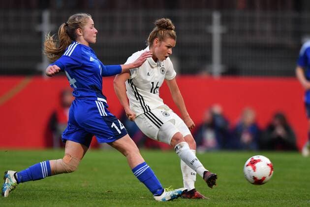 Linda Dallmann Germany Germany DFB 16 plays a pass at Anna Sofia Sevdal Faroe Islands 14 Football World Cup 2019 Qualification Germany Faroe Islands xmkx