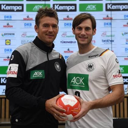 Handball Mens National Team Germany Spain in Berlin Press Conference Mannschaftskapitän Bundestrainer Christian Prokop Germany Uwe Gensheimer Nr 3 Germany 25 10 17 Copyright: xMichaelxHundtx xMatthiasxKochx