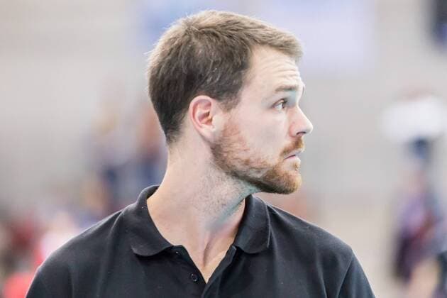 Jonas Kronseder Black White Erfurt Coach Portrait Single Image Volleyball 1 Bundesliga Women Alliance MTV Stuttgart Schwarzweiß Erfurt xprx