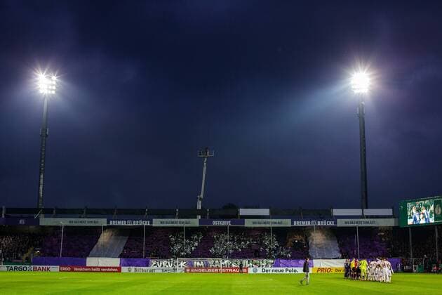 GER DFB Cup Round 2 VfL Osnabrück vs 1 FC Nürnberg 25 10 2017 Stadium at the Bremer Brücke Osnabrück GER DFB Cup Round 2 VfL Osnabrück vs 1 FC Nürnberg in the picture pictures shows Fans of the VfL Osnabrück with choreography before the whistle nordphotox xRauch nph00251