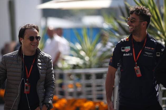 26.10.2017 - Felipe Massa (BRA) Williams FW40 and Daniel Ricciardo (AUS) Red Bull Racing RB13 Mexican Grand Prix, Mexico City 26 - 29 October 2017 26.10.2017 - Felipe Massa (BRA) Williams FW40 and Daniel Ricciardo (AUS) Red Bull Racing RB13 