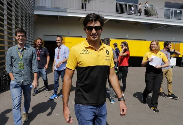 Spanish driver Carlos Sainz of Renault prepares to deliver a press conference PK Pressekonferenz prior to Mexico s Formula One Grand Prix, that will be celebrated next Sunday, at the Hermanos Rodriguez Racetrack in Mexico City, Mexico, 26 October 2017. Mexico s Grand Prix !ACHTUNG: NUR REDAKTIONELLE NUTZUNG!  Copyright: xUlisesxRuizxBasurtox CMX034 20171026-636446528155608350