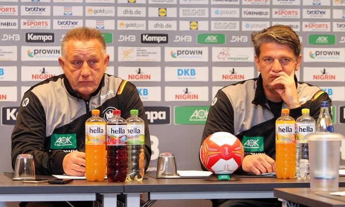 Leipzig 27 10 2017 Lindner Hotel Handball Womens press conference in the run-up to the Handball World Championship of Women 2017 In the picture v l Bundestrainer Michael Biegler Germany and goalkeeper Jan Heupert Germany