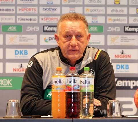 Leipzig 27 10 2017 Lindner Hotel Handball Womens Press Conference in the run-up to the Handball World Championship of Women 2017 In the picture Bundestrainer Michael Biegler Germany
