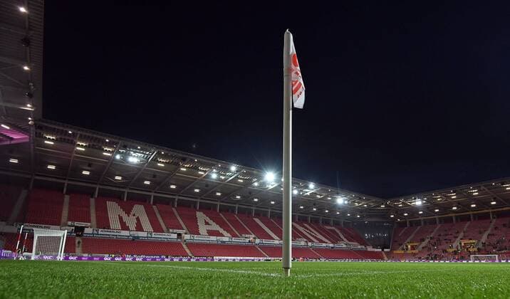 27 10 2017 xjhx Football 1 Bundesliga FSV Mainz 05 Eintracht Frankfurt emspor v l Stadium view Interior Mainz Stadium Rasen Tribuene Mainz