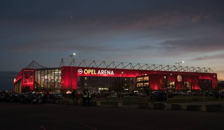 27 10 2017 xfux Football 1 Bundesliga FSV Mainz 05 Eintracht Frankfurt emspor v l Exterior Exterior View Overview Opel Arena Stadium at night in the evening Mainz