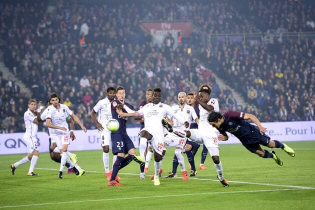 but de CAVANI Edinson PSG FOOTBALL PSG vs Nice Conforama Ligue1 27 10 2017 JBAutissier Panoramic 
