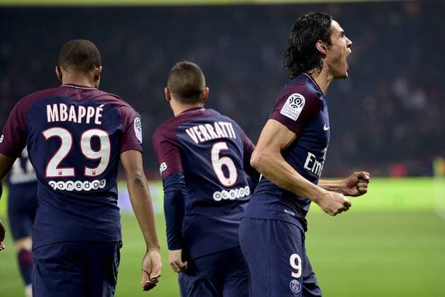 joie des joueurs du PSG apres le but de CAVANI Edinson PSG FOOTBALL PSG vs Nice Conforama Ligue1 27 10 2017 JBAutissier Panoramic 