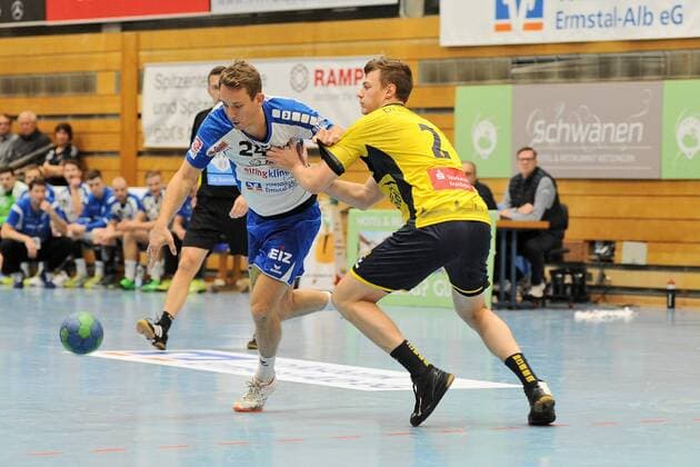 Lukas Fischer TV Neuhausen 24 against Maximilian Trost Rhein Neckar Loewen II 2 TV Neuhausen Handball Men 3 Liga Sued 27 10 2017 Foto TBaur Eibner Metzingen Copyright: xBaurT Eibner-Pressefotox EP_ToBa