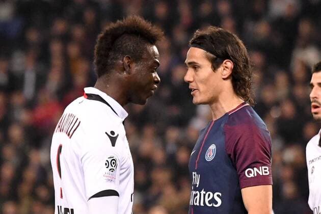 Bilder des Tages - SPORT 09 EDINSON CAVANI psg 09 Mario BALOTELLI nice ALTERCATION FOOTBALL Paris SG vs Nice Ligue 1 Conforama 27 10 2017 AnthonyBIBARD FEP Panoramic 