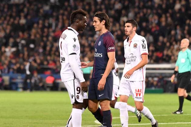 09 EDINSON CAVANI psg 09 Mario BALOTELLI nice ALTERCATION FOOTBALL Paris SG vs Nice Ligue 1 Conforama 27 10 2017 AnthonyBIBARD FEP Panoramic 