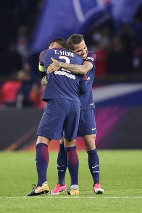 joie des joueurs du PSG apres le but de Dani Alves PSG FOOTBALL PSG vs Nice Conforama Ligue1 27 10 2017 JBAutissier Panoramic 