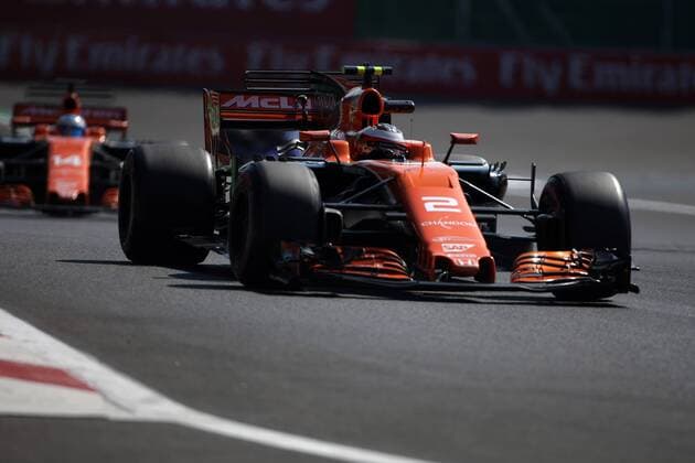 27.10.2017 - Free Practice 2, Stoffel Vandoorne (BEL) McLaren MCL32 leads Fernando Alonso (ESP) McLaren MCL32 Mexican Grand Prix, Mexico City 26 - 29 October 2017 27.10.2017 - Free Practice 2, Stoffel Vandoorne (BEL) McLaren MCL32 leads Fernando Alonso (ESP) McLaren MCL32 