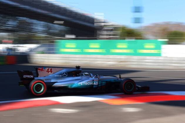 27.10.2017 - Free Practice 2, Lewis Hamilton (GBR) Mercedes AMG F1 W08 Mexican Grand Prix, Mexico City 26 - 29 October 2017 27.10.2017 - Free Practice 2, Lewis Hamilton (GBR) Mercedes AMG F1 W08 