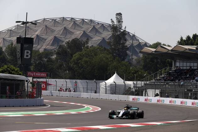 Bilder des Tages - SPORT 27.10.2017 - Free Practice 2, Lewis Hamilton (GBR) Mercedes AMG F1 W08 Mexican Grand Prix, Mexico City 26 - 29 October 2017 27.10.2017 - Free Practice 2, Lewis Hamilton (GBR) Mercedes AMG F1 W08 
