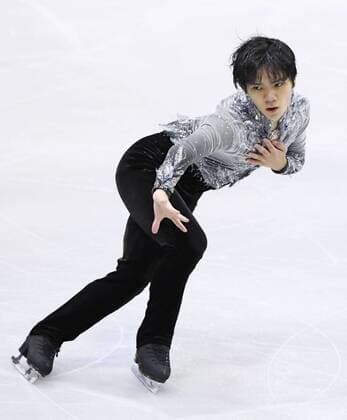 Figure skating Eiskunstlauf Shoma Uno at Skate Canada Shoma Uno of Japan performs in the men s short program at Skate Canada International in Regina, Canada, on Oct. 27, 2017. Uno earned 103.62 points to place first. 