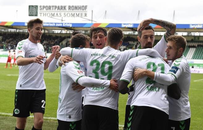 28 10 2017 Soccer season 2017 2018 2 Soccer Bundesliga 12 Day SpVgg Greuther Fürth Kleeblatt SV Sandhausen SVS Goal jubilation Joy nac Goal Goal shot to 1 0 by Khaled Narey 21 SpVgg Greuther Fürth