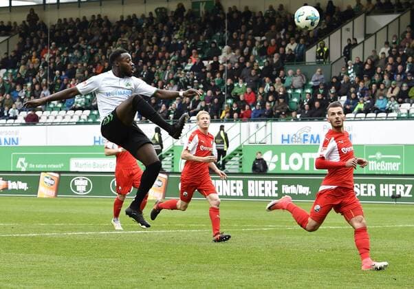 28 10 2017 Football season 2017 2018 2 Soccer Bundesliga 12 Day SpVgg Greuther Fürth Kleeblatt SV Sandhausen SVS Khaled Narey 21 SpVgg Greuther Fürth scored goal Goal shot to 1 0 gg Leart Paqarada 19 SV Sandhausen
