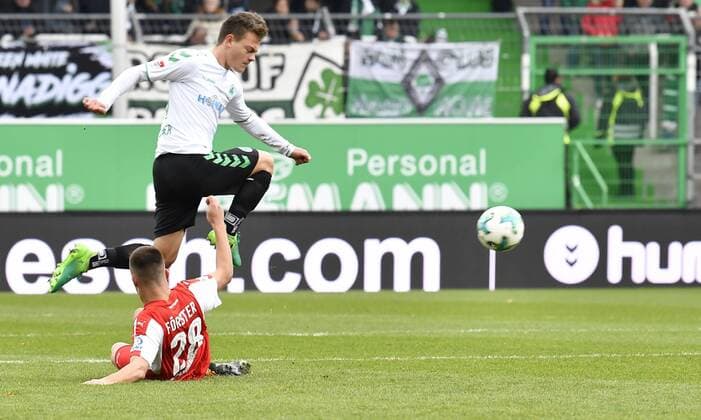 28 10 2017 Soccer Germany Soccer League 12 Gameday SpVgg Greuther Fürth Clover FC SV Sandhausen SVS Patrick Sontheimer 40 SpVgg Greuther Fürth Philipp Förster 28 SV sandhausen