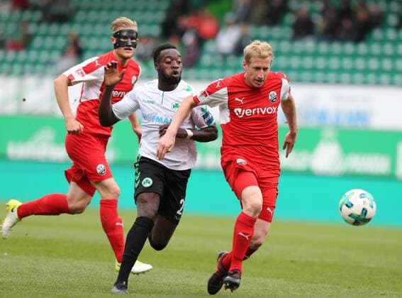 Khaled Narey SpVgg Greuther Fuerth in a duel with Philipp Klingmann SV Sandhausen Encounter SpVgg Greuther Fuerth vs SV Sandhausen 28 10 2017 2 Bundesliga Fuerth Copyright: xWuestx Eibner-Pressefotox EP_fwt