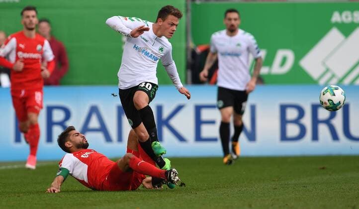 28 10 2017 Football Season 2017 2018 2 Football Bundesliga 12 Gameday SpVgg Greuther Fürth Cloverleaf SV Sandhausen SVS Nejmeddin Daghfous 8 SV Sandhausen Patrick Sontheimer 40 SpVgg Greuther Fürth