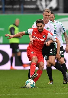 28 10 2017 Football Season 2017 2018 2 Football Bundesliga 12 Gameday SpVgg Greuther Fürth Cloverleaf SV Sandhausen SVS Nejmeddin Daghfous 8 SV Sandhausen ahead of Richard Magyar 5 SpVgg Greuther Fürth
