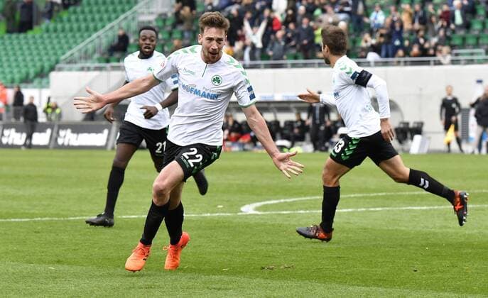 28 10 2017 Football Season 2017 2018 2 Football Bundesliga 12 Gameday SpVgg Greuther Fürth Cloverleaf SV Sandhausen SVS Torjubel Rejoicing for goal Goal to goal scored for 2 1 by Mario Maloca 22 SpVgg Greuther Fürth