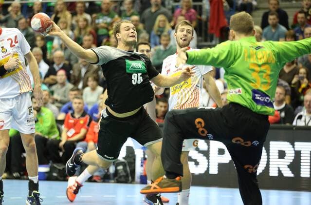 28 10 2017 xcsx Handball Laender match Men Germany Spain emspor v l Paul Drux Germany in the throw against Gonzalo Perez de Vargas Moreno Spain Magdeburg