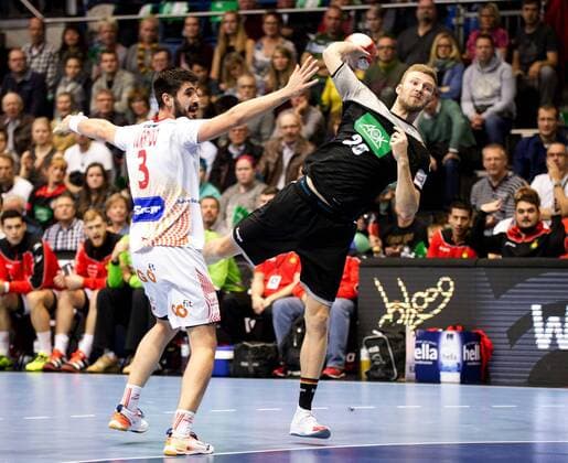 Philipp Weber No. 20 Germany throws against Eduardo Gurbindo No. 3 Spain Germany Spain Magdeburg Copyright: xDanielxReinelt xEibner-Pressefotx EP_drt