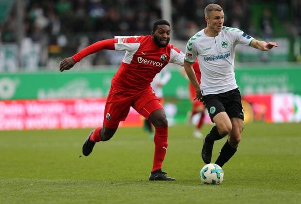 Richard Magyar SpVgg Greuther Fuerth in a duel with Richard Sukuta Pasu SV Sandhausen Encounter SpVgg Greuther Fuerth vs. SV Sandhausen 28 10 2017 2 Bundesliga Fuerth Copyright: xWuestx Eibner-Pressefotox EP_fwt