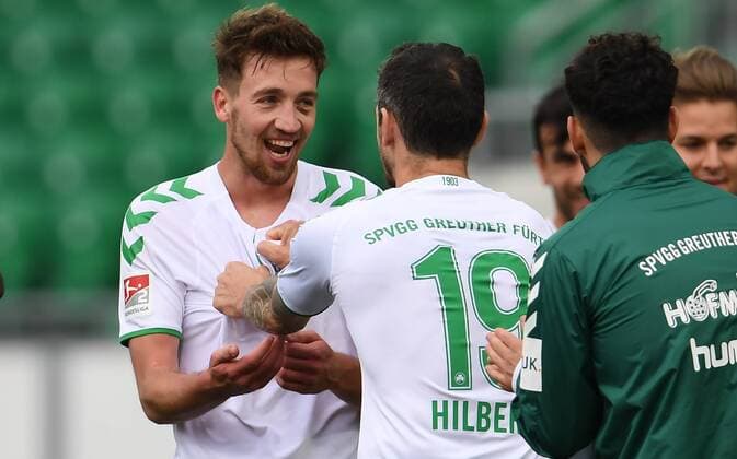 28 10 2017 Football Season 2017 2018 2 Football Bundesliga 12 Matchday SpVgg Greuther Fürth Cloverleaf SV Sandhausen SVS Mario Maloca 22 SpVgg Greuther Fürth Roberto Hilbert 19 SpVgg Greuther Fürth Rejoicing after the game ended
