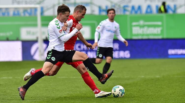 28 10 2017 Football Season 2017 2018 2 Football Bundesliga 12 Gameday SpVgg Greuther Fürth Cloverleaf SV Sandhausen SVS MeZi David Room 39 SpVgg Greuther Fürth ahead of Manuel Stiefler 21 SV Sandhausen