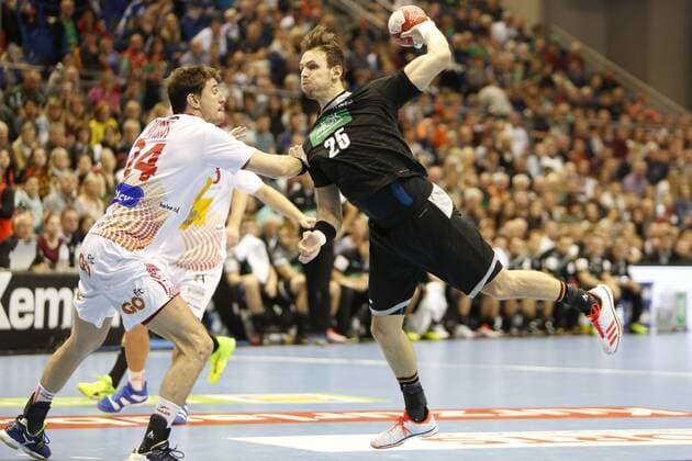 vl Viran Morros de Argila Kai Häfner Duel duel tackle Dynamics Action Action Handball Internationals Germany Spain xtgx