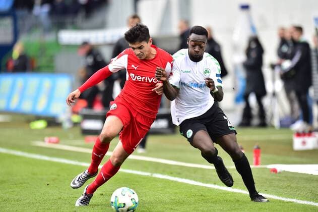 28 10 2017 Football Season 2017 2018 2 Soccer Bundesliga 12 Gameday SpVgg Greuther Fürth Cloverleaf SV Sandhausen SVS MeZi Eroll Zejnullahu 11 SV Sandhausen left against Khaled Narey 21 SpVgg Greuther Fürth right