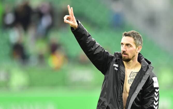 28 10 2017 Football Season 2017 2018 2 Football Bundesliga 12 Matchday SpVgg Greuther Fürth Clover SV Sandhausen SVS MeZi Roberto Hilbert 19 SpVgg Greuther Fürth after the end of the game Victory