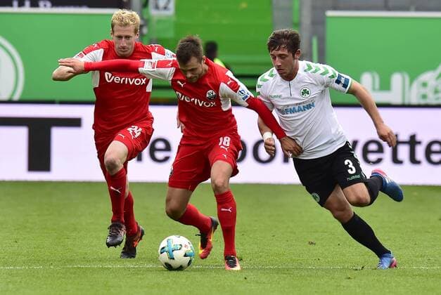 28 10 2017 Football Season 2017 2018 2 Football Bundesliga 12 Gameday SpVgg Greuther Fürth Cloverleaf SV Sandhausen SVS MeZi left Philipp Klingmann 24 SV Sandhausen Robert Herrmann 18 SV Sandhausen Maximilian Wittek 3 SpVgg Greuther Fürth