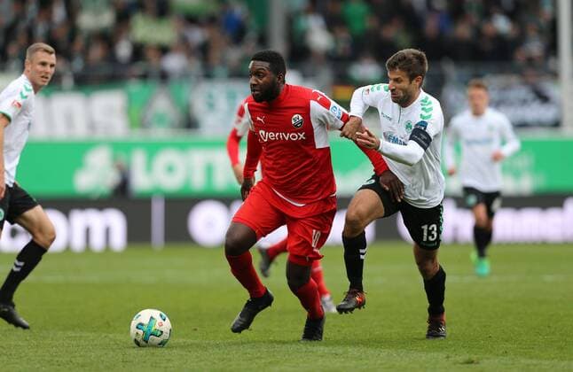 Marco Caligiuri SpVgg Greuther Fuerth in a duel with Richard Sukuta Pasu SV Sandhausen Encounter SpVgg Greuther Fuerth vs. SV Sandhausen 28 10 2017 2 Bundesliga Fuerth Copyright: xWuestx Eibner-Pressefotox EP_fwt
