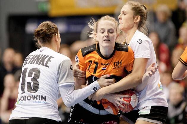 Lynn Knippenborg No. 11 Netherlands is stopped by Julia Behnke No. 13 Germany and Alicia Stolle No. 37 Germany Germany Netherlands Magdeburg Copyright: xDanielxReinelt xEibner-Pressefotox EP_drt