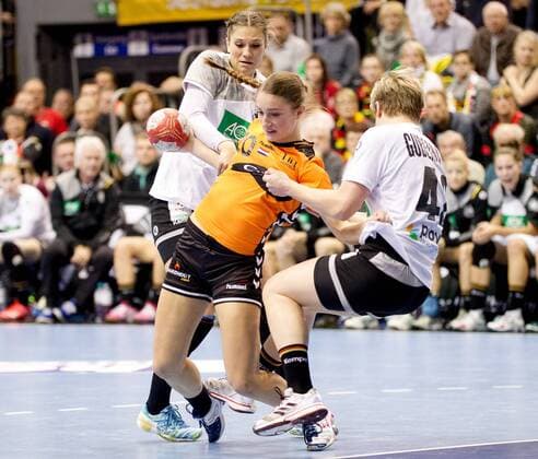 Frederike Gubernatis No. 42 Germany and Angie Geschke No. 26 Germany defend against Larissa Nusser No. 20 Netherlands Germany Netherlands Magdeburg Copyright: xDanielxReinelt xEibner-Pressefotx EP_drt