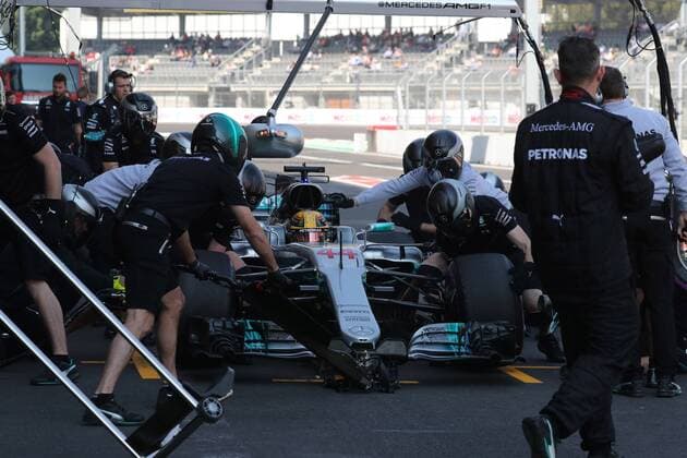 28.10.2017 - Free Practice 3, Lewis Hamilton (GBR) Mercedes AMG F1 W08 Mexican Grand Prix, Mexico City 26 - 29 October 2017 28.10.2017 - Free Practice 3, Lewis Hamilton (GBR) Mercedes AMG F1 W08 