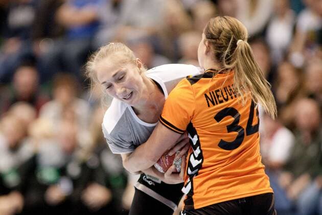 Nadja Mansson No. 21 Germany is held by Anouk Nieuwenweg No. 34 Netherlands Germany Netherlands Magdeburg Copyright: xDanielxReinelt xEibner-Pressefotox EP_drt