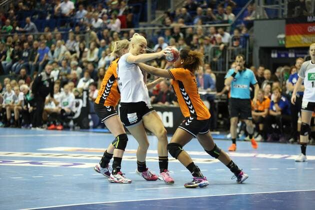 28 10 2017 xcsx Handball Laender match Women Germany Netherlands emspor v l Delila Amega Netherlands v Sehnia Minevskaja Germany Magdeburg