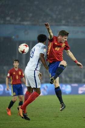 India: England wins FIFA U17 U 17 World Cup Player of England and Spain in action during the FIFA U 17 World Cup India 2017 Final match on October 28, 2017 in Kolkata. England wins FIFA U 17 World Cup 5-2 goals against Spain. Kolkata West Bengal India Kolkata  SaikatxPaulx xPacificxPress