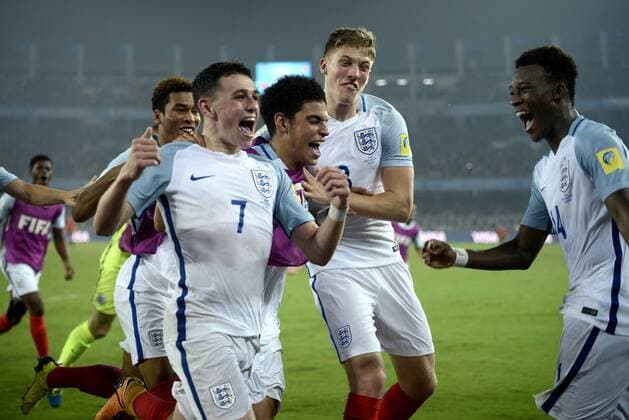 India: England wins FIFA U17 U 17 World Cup England players celebrates Spain goal the FIFA U 17 World Cup India 2017 Final match in Kolkata.Player of England and Spain in action during the FIFA U 17 World Cup India 2017 Final match on October 28, 2017 in Kolkata. England wins FIFA U 17 World Cup 5 - 2 goals against Spain. Kolkata West Bengal India Kolkata  SaikatxPaulx xPacificxPress