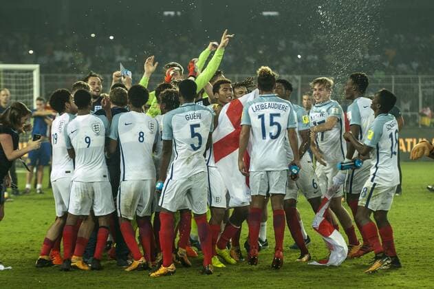 (171029) -- KOLKATA, Oct. 29, 2017 -- Members of Team England celebrate after winning the final match of the FIFA U-17 World Cup against Spain in Kolkata, India, Oct. 28, 2017. ) (SP)INDIA-KOLKATA-SOCCER-FIFA U17 U 17 WORLD CUP-FINAL-ENGLAND VS SPAIN TumpaxMondal 