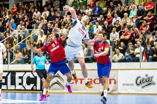 28 10 2017 BSZF Suedstadt Maria Enzersdorf AUT Handball Testspiel Austria vs Serbia in the picture Romas Kirveliavicius AUT in a mens international friendly handball match between Austria and Serbia at the BSZF Suedstadt Maria Enzersdorf Austria on 2017 10 28 Maria Enzersdorf  EP_puc