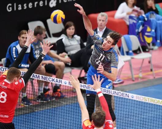 Volleyball 1 Bundesliga Season 2017 2018 TV Rottenburg VfB Friedrichshafen 28 10 2017 Daniel Malescha re VfB vs. Paul Henning left TV Rottenburg Rottenburg