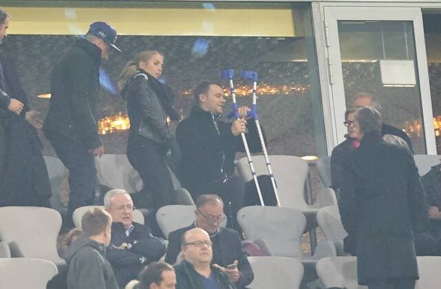 Nina Weiss Wife of Manuel Neuer with Kruecken injury Franck RIBERY FCB 7 FC BAYERN MUENCHEN RB LEIPZIG 2 0 Soccer 1 Bundesliga Muenchen am 28 10 2017 10 Day Season 2017 2018 1 League 1 Bundesliga FCB Red Bull